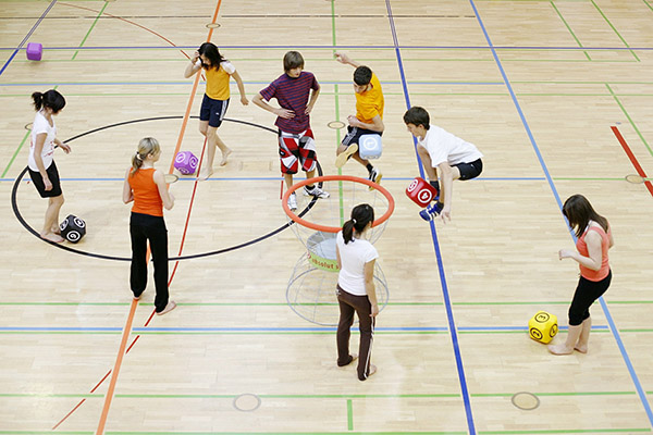 Idrottslektion i skolan. Foto: Stefan Schranz/Pixabay