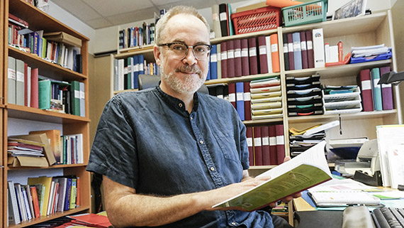 Vi kan inte mata p&aring; l&ouml;pande band, utan m&aring;ste lyfta fram det personcentrerade syns&auml;ttet d&auml;r vi utg&aring;r fr&aring;n varje individs behov, menar Albert Westergren, som skrivit boken Undern&auml;ring hos &auml;ldre.