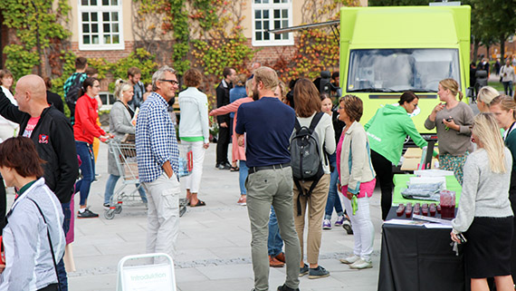 &Auml;ven matvagnen som bj&ouml;d p&aring; k&auml;rleksmums och minivegoburgare var gr&ouml;n.