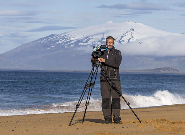 Naturfilmaren Patrik Olofsson under inspelning p&aring; Island.