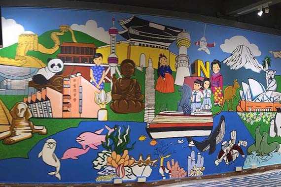 Väggmålning från projektet Colour of the school