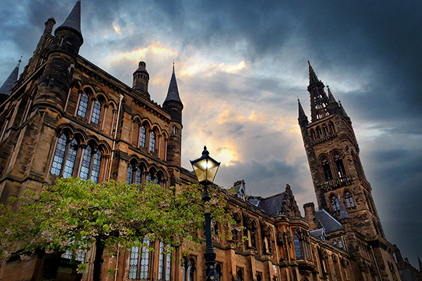 Universitet och moln.