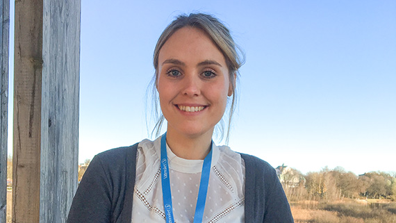 HKR-studenten Sanne Bergman var inbjuden f&ouml;r att ber&auml;tta om sitt examensarbete om uttrar.