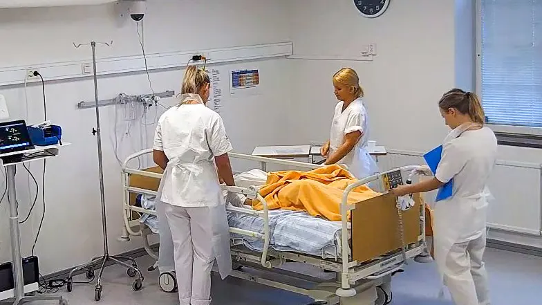 Studenter i simuleringsrummet.