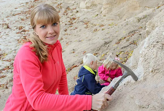 Elisabeth Einarsson, paleontolog och universitetsadjunkt i geovetenskap och geovetenskaplig didaktik vid H&ouml;gskolan Kristianstad disputerar med sin avhandling vid Lunds universitet p&aring; sk&auml;rtorsdagen.