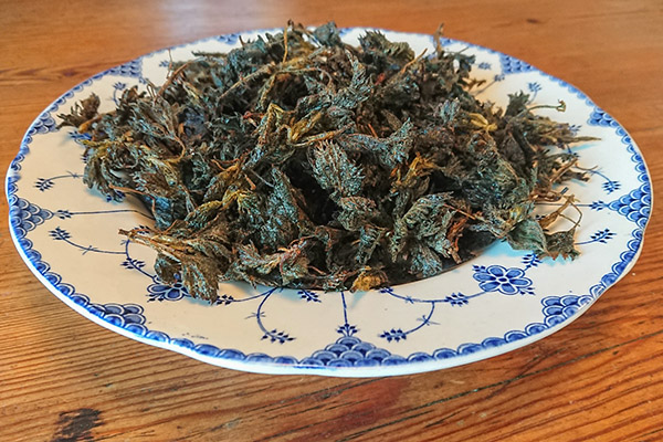 N&auml;sselchips i tallrik.