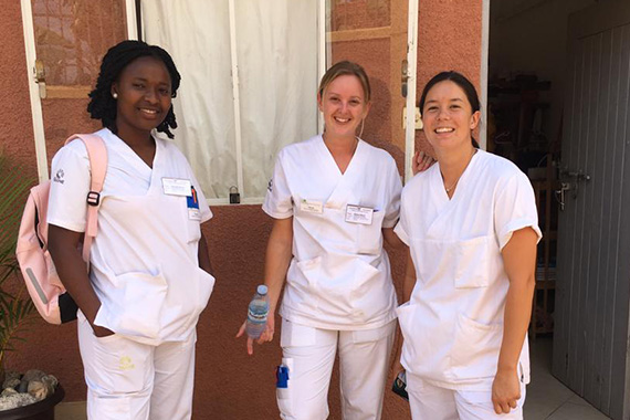 Sjuksk&ouml;terskestudenterna Pamela, Hanna och Joanna.