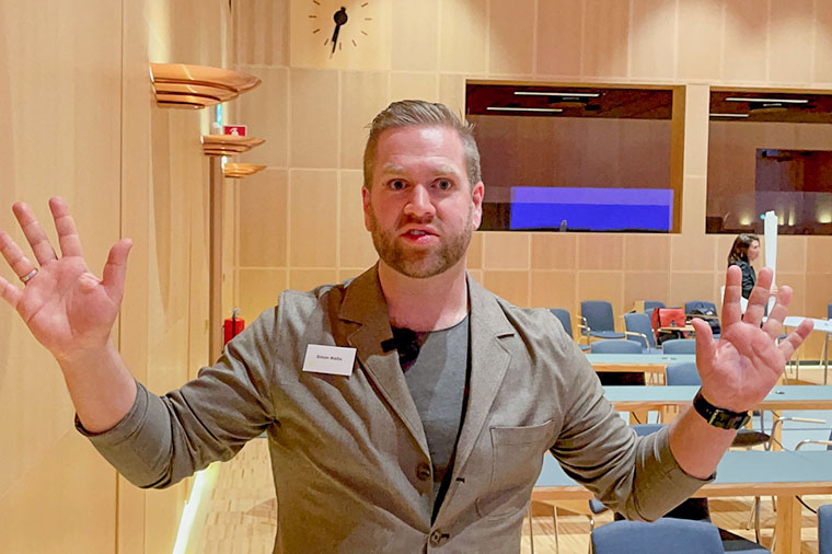 Simon Wallin, som &auml;r studenstadssamordnare p&aring; Sk&ouml;vde kommuns n&auml;ringslivsenhet, deltog p&aring; konferensen f&ouml;r att l&auml;ra av H&ouml;gskoln Kristianstads modell f&ouml;r samverkan mellan studenter och omgivande samh&auml;lle.