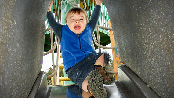 Olika rutschkanor kan illustrera sambandet mellan h&ouml;jd och hastighet.