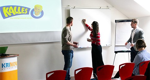Albin Jonsson, Sophie Westerlund och Johan Jeppson presenterade Kalle, familjens vän som man aldrig överger