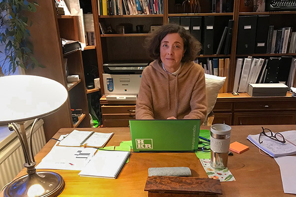 Flera faktorer p&aring;verkar oss: placering av ljusk&auml;llan, ljusf&auml;rg, ljustemperatur, bl&auml;ndning och kontrast mellan ljus och m&ouml;rker. Vi vet en del om detta, men det beh&ouml;vs mer kunskap, menar Karin Wendin som bland annat arbetar med ljusdesign och v&auml;lbefinnande.