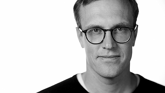 Journalisten Andreas Cervenka Journalisten Andreas Cervenka, aktuell med boken Vad gör en bank? på Natur & Kultur, föreläser på Högskolan Kristianstad 12 maj.