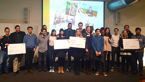 Vinnarna vid Food Hackathon by Krinova 2017. De fyra lagen fick dela p&aring; 50 000 kronor.