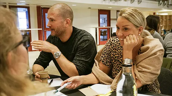 Problem och utmaningar är temat för förmiddagens diskussion. Gruppen som studenterna Bengt Schale och Angelica Hansson arbetar i har redan skrivit ner flera frågeställningar.