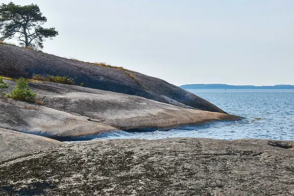 Klippor vid havet.
