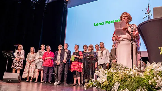 Lena Persson tillsammans med medarbetarna som var med i övergången 1998 då Landstingets högskola integrerades med den statliga högskolan och flyttade till campus i Näsby. Lena Persson tillsammans med medarbetarna som var med i övergången 1998 då Landstingets högskola integrerades med den statliga högskolan och flyttade till campus i Näsby.