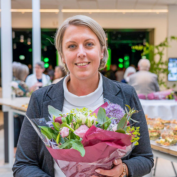 F&ouml;r mindre &auml;n en m&aring;nad sedan tog Lina Hellberg licentiatexamen med avhandlingen F&ouml;rskoll&auml;rares konstruktion av ett fysikaliskt fenomen som objekt f&ouml;r l&auml;rande i f&ouml;rskola - en komplex och f&ouml;r&auml;nderlig process.