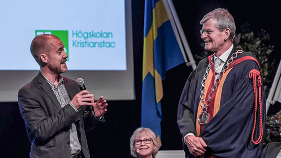 Docent H Thomas R Persson f&ouml;rklarar att sports management inte handlar om att leda ett idrottslag utan snarare om organisationen som helhet.