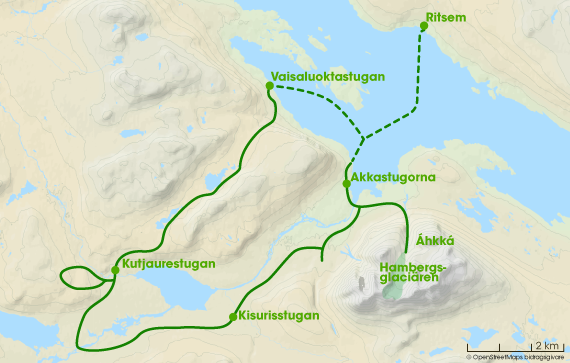 Karta &ouml;ver vandringen genom Sareks, Padjelantas och Stora Sj&ouml;fallets nationalparker under H&ouml;gskolan Kristianstads Fj&auml;llkurs 2017. Grafiik: Thomas Ottosson