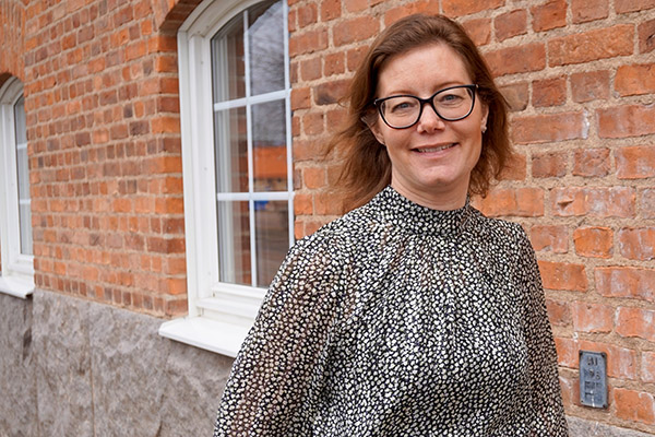 Doktorand Anne-Lie Larsson vill l&aring;ta v&aring;rdpersonal beskriva hur de bem&ouml;ter v&aring;rdtagare som drabbats av sorg, vilket f&ouml;rhoppningsvis leder till m&aring;nga givande samtal om personalens erfarenheter. 