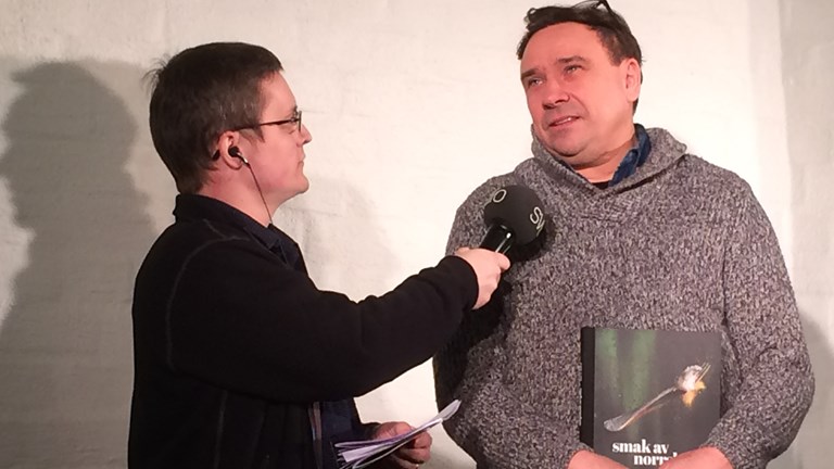 Björn intervjuas av Sveriges Radio.