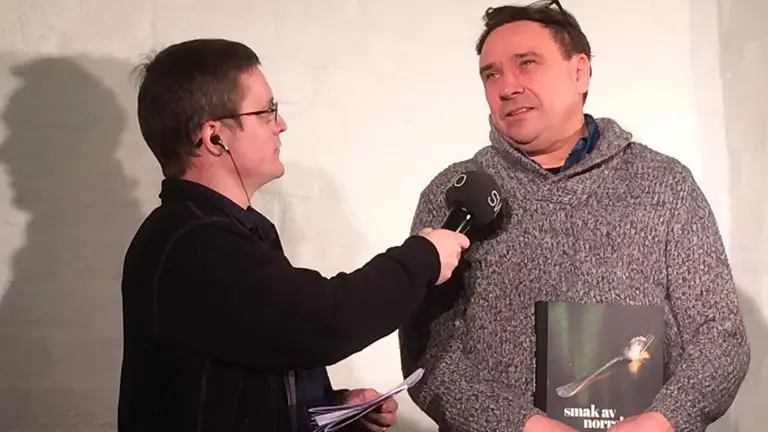 Björn intervjuas av Sveriges Radio.