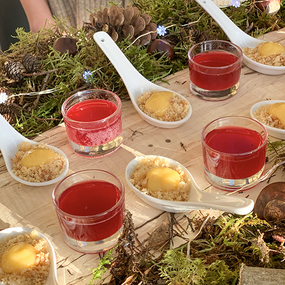 Svartvinb&auml;rsjun kombinerat med sockerkaka och lemoncurd f&ouml;rst&auml;rker upplevelsen.