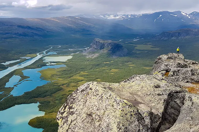 Utsikt &ouml;ver Rapadalen med Sarek i bakgrunden. Foto: Johanna Gr&ouml;nroos