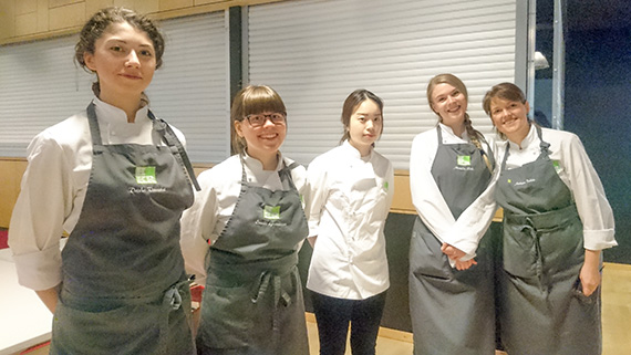 Vinnande laget: Dasha Sandelin, Emelie Gustavsson, Irene Chong, Matilda Wik och Madeleine Bohlin.