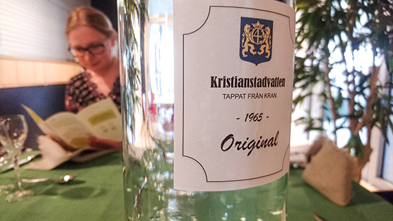 Vanligt vatten kopplade till b&aring;de Vattenriket och jordens resurser, och &auml;r heller aldrig fel till maten.