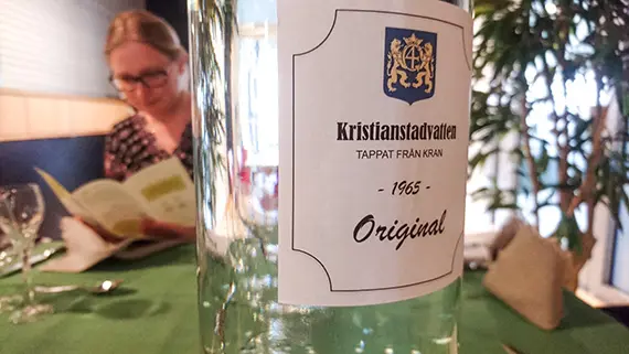 Vanligt vatten kopplade till b&aring;de Vattenriket och jordens resurser, och &auml;r heller aldrig fel till maten.