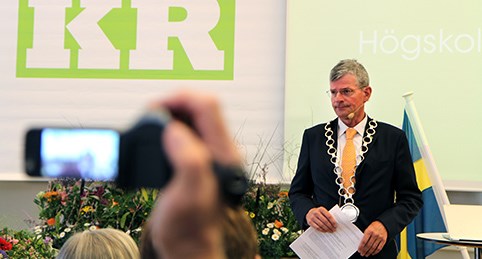 Håkan Pihl hälsar alla välkomna till Högskolans egen högtidsdag