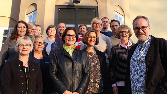 Forskargruppen tillsammans med styrgruppen f&ouml;r projektet kring f&ouml;rebyggande hembes&ouml;k;  dvs  representanter fr&aring;n kommunerna i nordost och Region Sk&aring;ne, H&ouml;gskolan Kristianstad, Lund  universitet och  Kommunf&ouml;rbundet Sk&aring;ne.