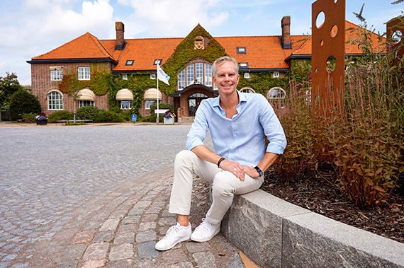 ”Jag kan inte tänka mig någon bättre plats att jobba på. Självklart finns det många utmaningar, men också så mycket som är bra här”, säger Jacob von Post, landskapsvetaren som blivit samhällsbyggnadschef i Höganäs.