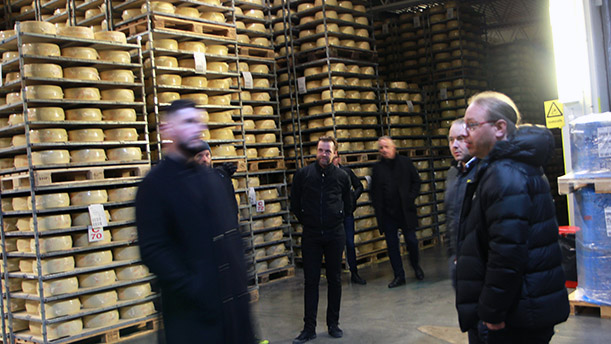 Rundvandring i lagerhallarna p&aring; KLT.