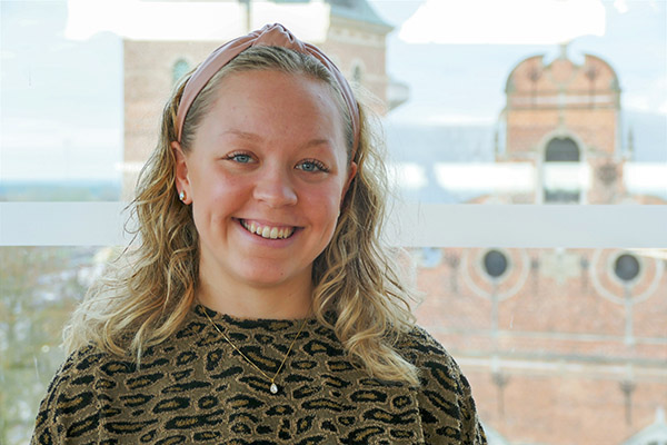 Tilde Persson &auml;r sedan ett &aring;r tillbaka mentor &aring;t ett skolbarn via N&auml;ktergalen, vilket b&aring;de hon sj&auml;lv och barnet har vuxit av.