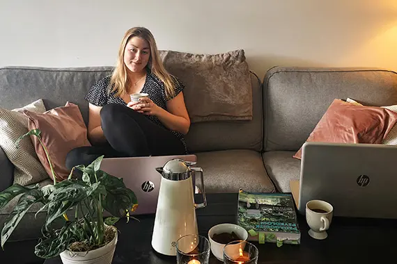 Grundl&auml;rarstudenten Linnea Sk&ouml;ld i en av sina nya studiemilj&ouml;er.