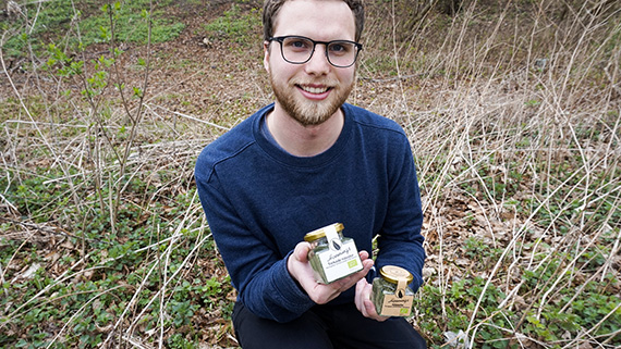 Henning med nässlor.