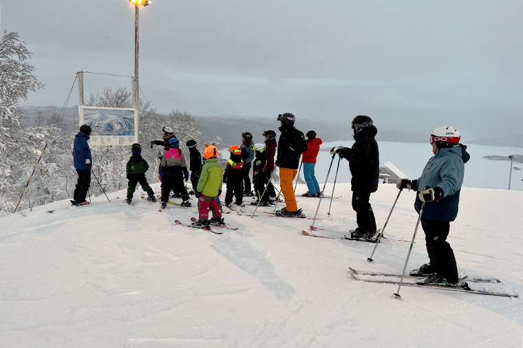 Samer p&aring; spr&aring;k- och skidl&auml;ger.