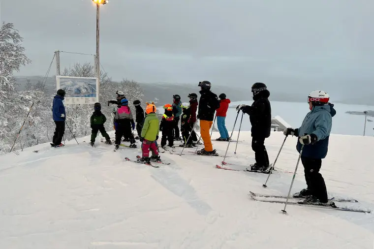 Samer p&aring; spr&aring;k- och skidl&auml;ger.