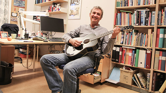 Agne Paulsson har under lång tid intresserat sig för hur man enklast blir förstådd. Agne Paulsson har under lång tid intresserat sig för hur man enklast blir förstådd.