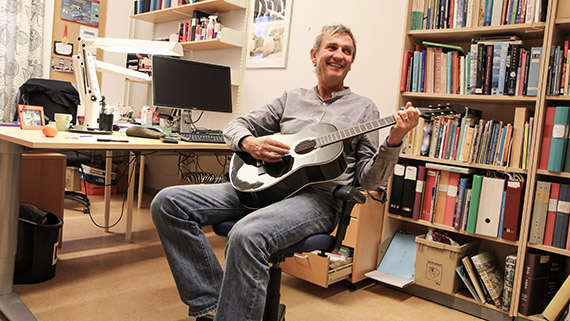 Hur man säger något är lika viktigt som vad man säger menar Agne. Hur man säger något är lika viktigt som vad man säger menar Agne.