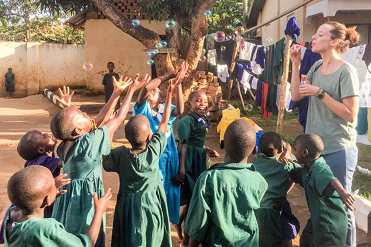 Förskollärarstudenter på VFU i Afrika