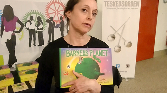 Marie Spörndly, projektledare hos Teskedsorden, höll i en fortbildningsdag för förskolelärare i Kristianstad på Krinova i dag.