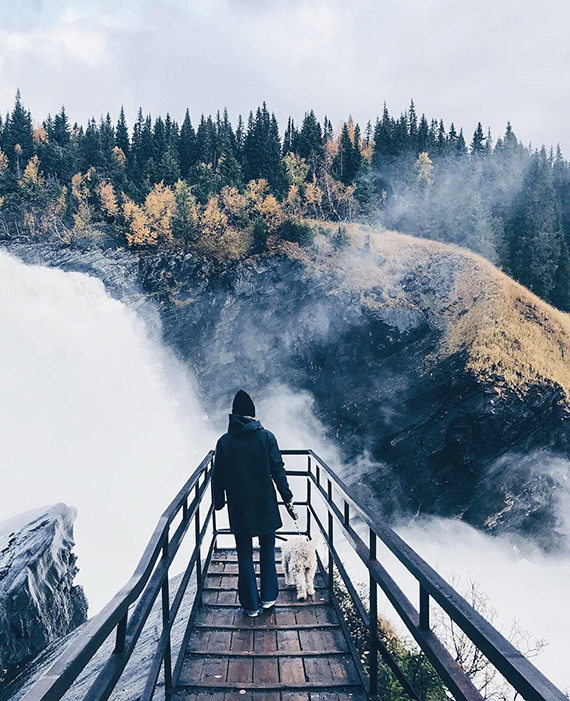 Tv&aring; mil fr&aring;n Johannas hem ligger T&auml;nnforsen, Sveriges st&ouml;rsta vattenfall, en angen&auml;m paus i studierna.