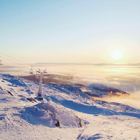 Ibland l&auml;gger sig molnen &ouml;ver &Aring;redalen, men d&aring; &auml;r det bara att ta sig upp ovanf&ouml;r.