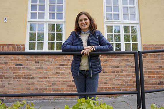 Pendlingen till Lund har fungerat bra men visst &auml;r det smidigare att bara ha en kvart till jobbet, menar Kristianstadbon Maria Haak som sedan i h&ouml;stas har sitt rum i hus 5 p&aring; h&ouml;gskolans campus.