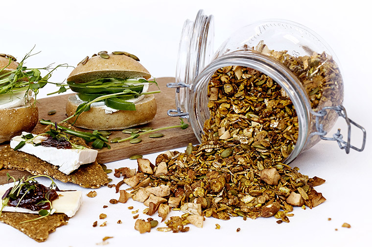 Granola med mj&ouml;lmask.