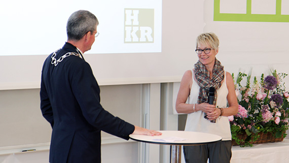 Marie Nilsson f&ouml;rsvarade nyligen son avhandling om det salutogena i l&auml;rarrollen.