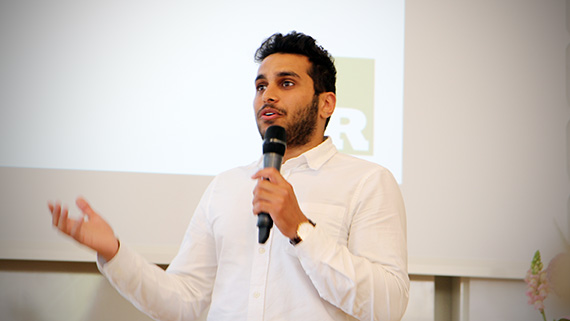 Muntadher Dakhil blev &Aring;rets alumn f&ouml;r sitt enast&aring;ende arbete som tomte och att han mindre &auml;n ett &aring;r efter sin examen blivit klinikchef p&aring; Oral Care i Kristianstad.